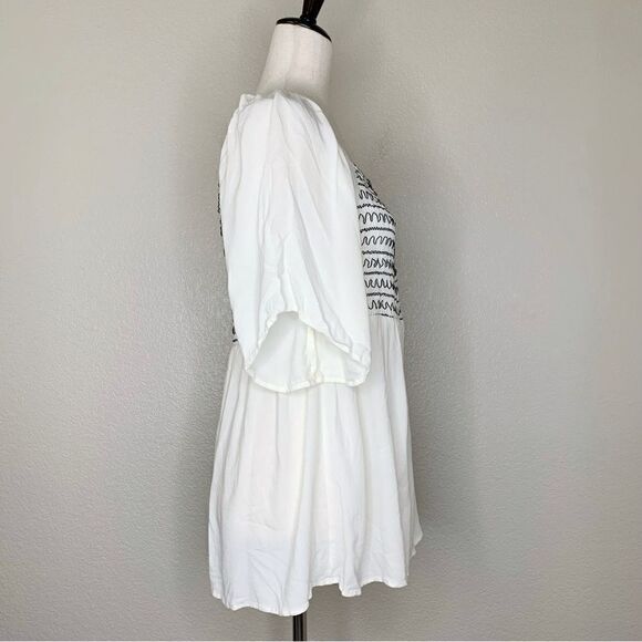 Doe & Rae Women’s Size Large Boho Embroidered Smocked Top - Picture 5 of 12